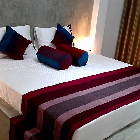 Diamond Lake Tourist Rest 아누라다푸라 외부 사진
