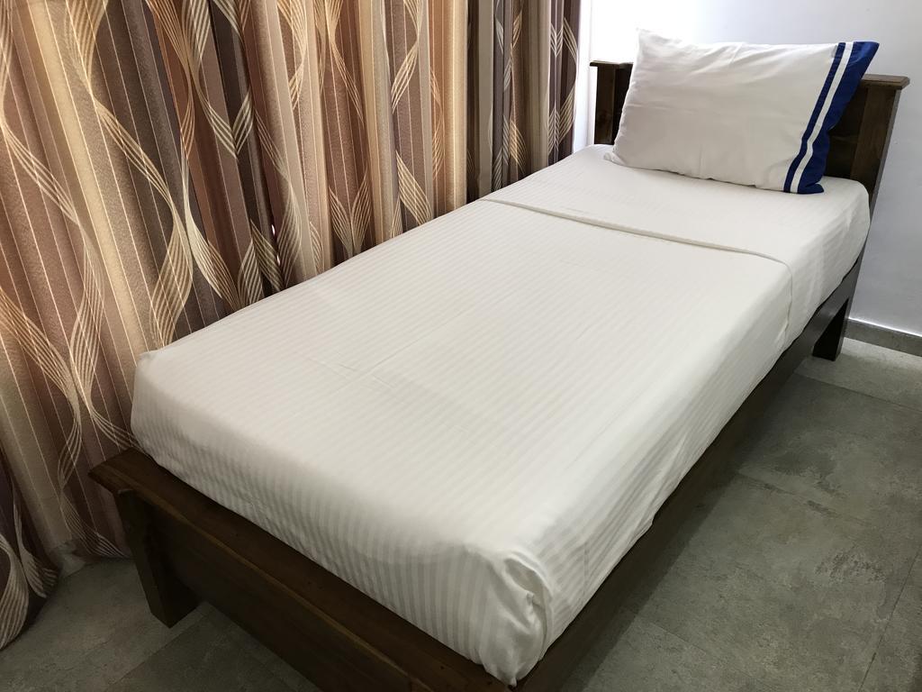Diamond Lake Tourist Rest 아누라다푸라 외부 사진